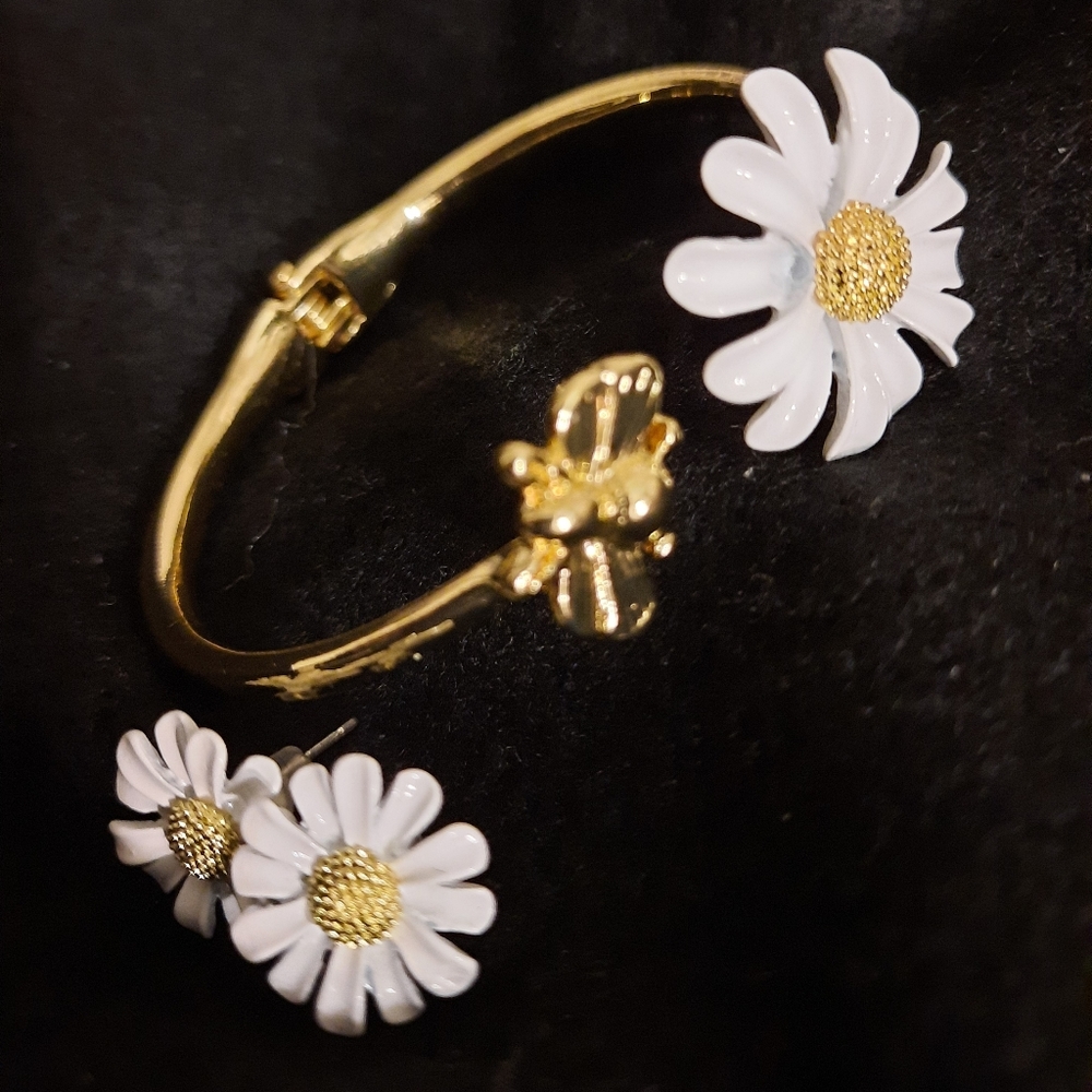Daisy Bee Bracelet Earrings set